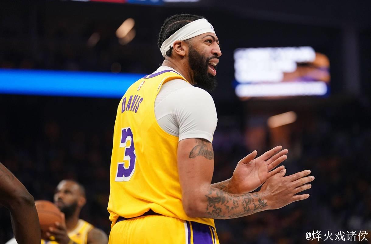 力克独行侠！爵士官媒晒本场比赛的终场海报：此刻心情如何