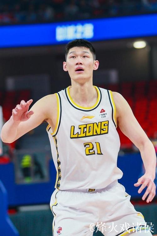 胡金秋全场出战30分钟,13中10得到24分3篮板1盖帽 胡金秋全场出战30分钟,13中10得到24分3篮板1盖帽